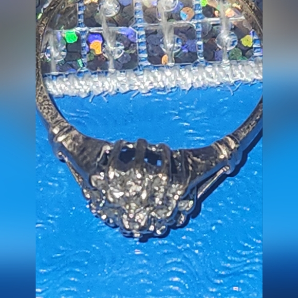 Vintage 10kt Gold Natural White Diamond Cluster Ring - Picture 2 of 16